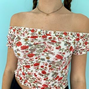 Forever 21 White/Red Floral Crop Top - Size S